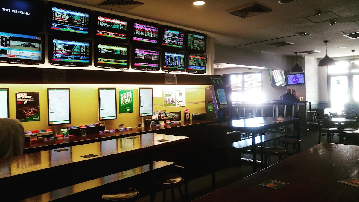 Vibe, Abbotts Hotel