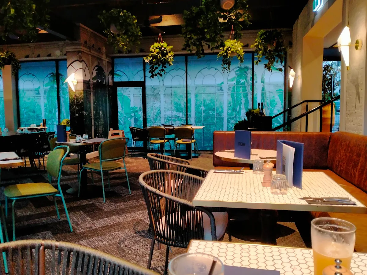 Vibe, Crown Hotel