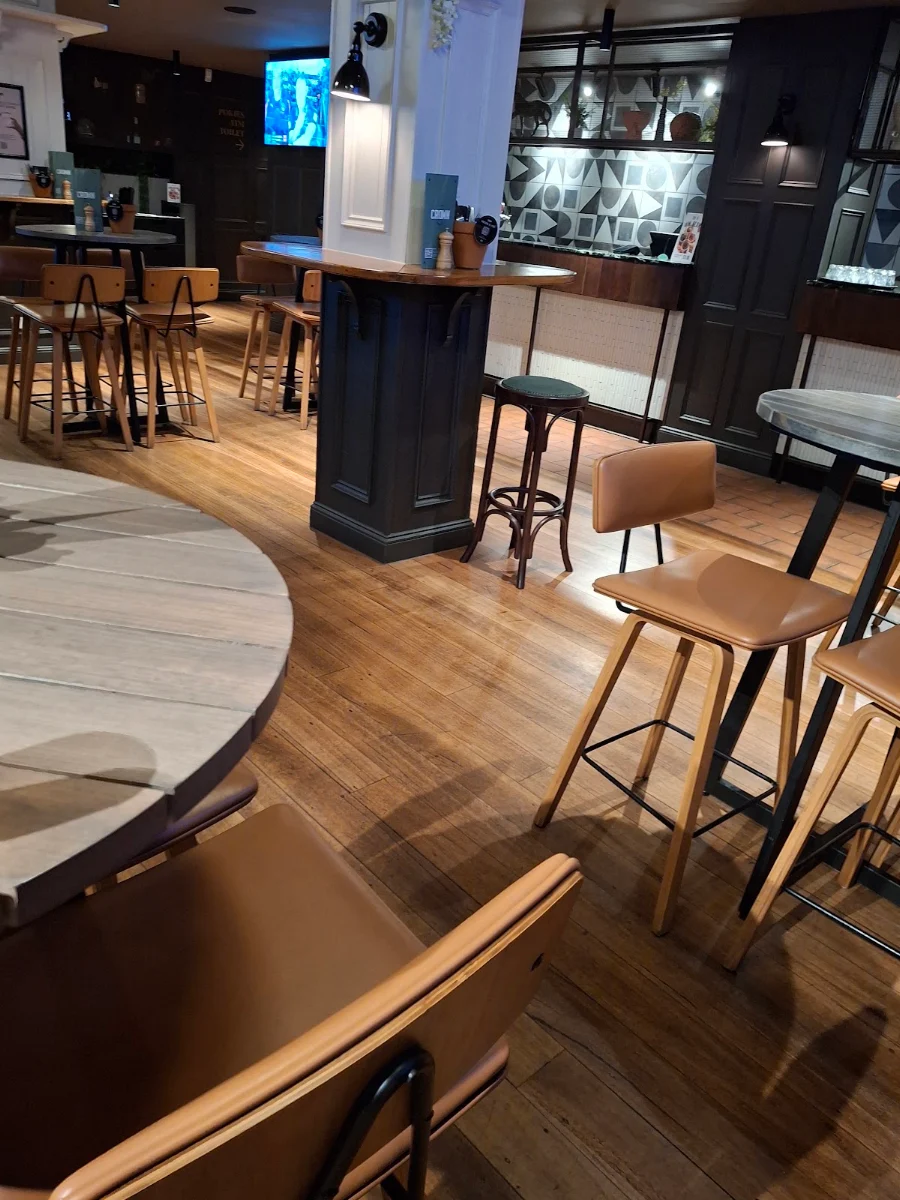 Vibe, Crown Hotel