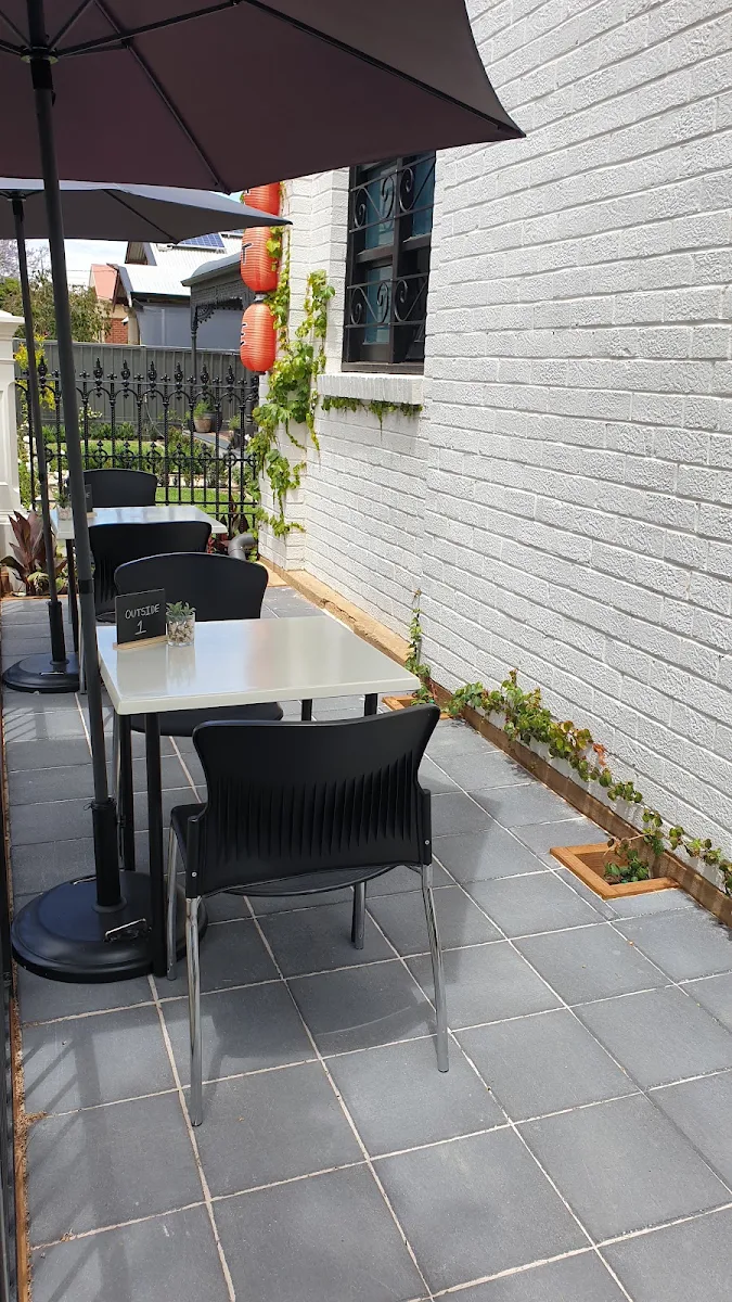 Vibe, Village Grounds Café