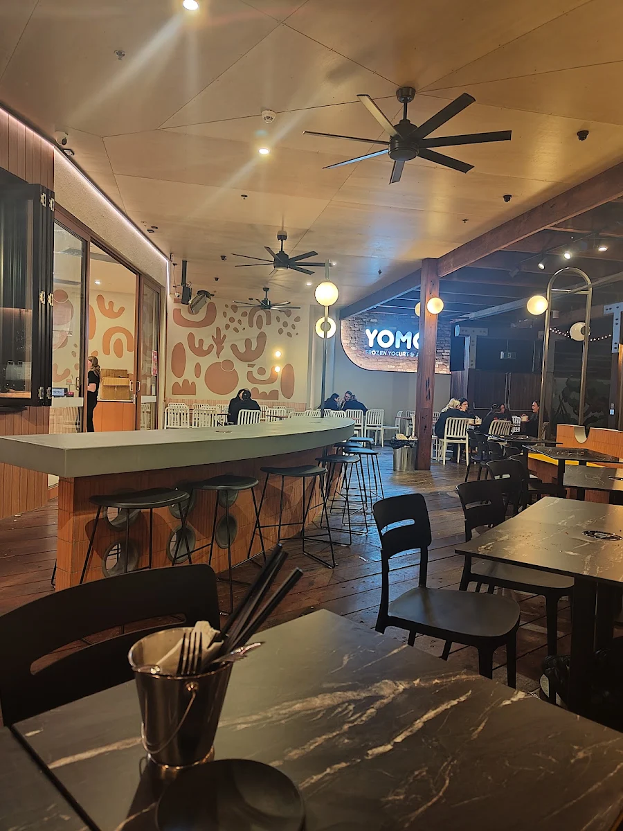 Vibe, Momo Chicken