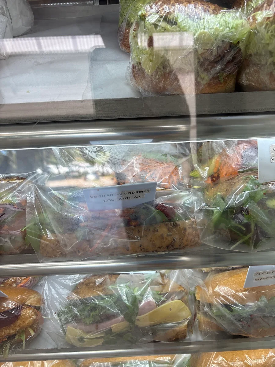 Vibe, Tas's Bakery