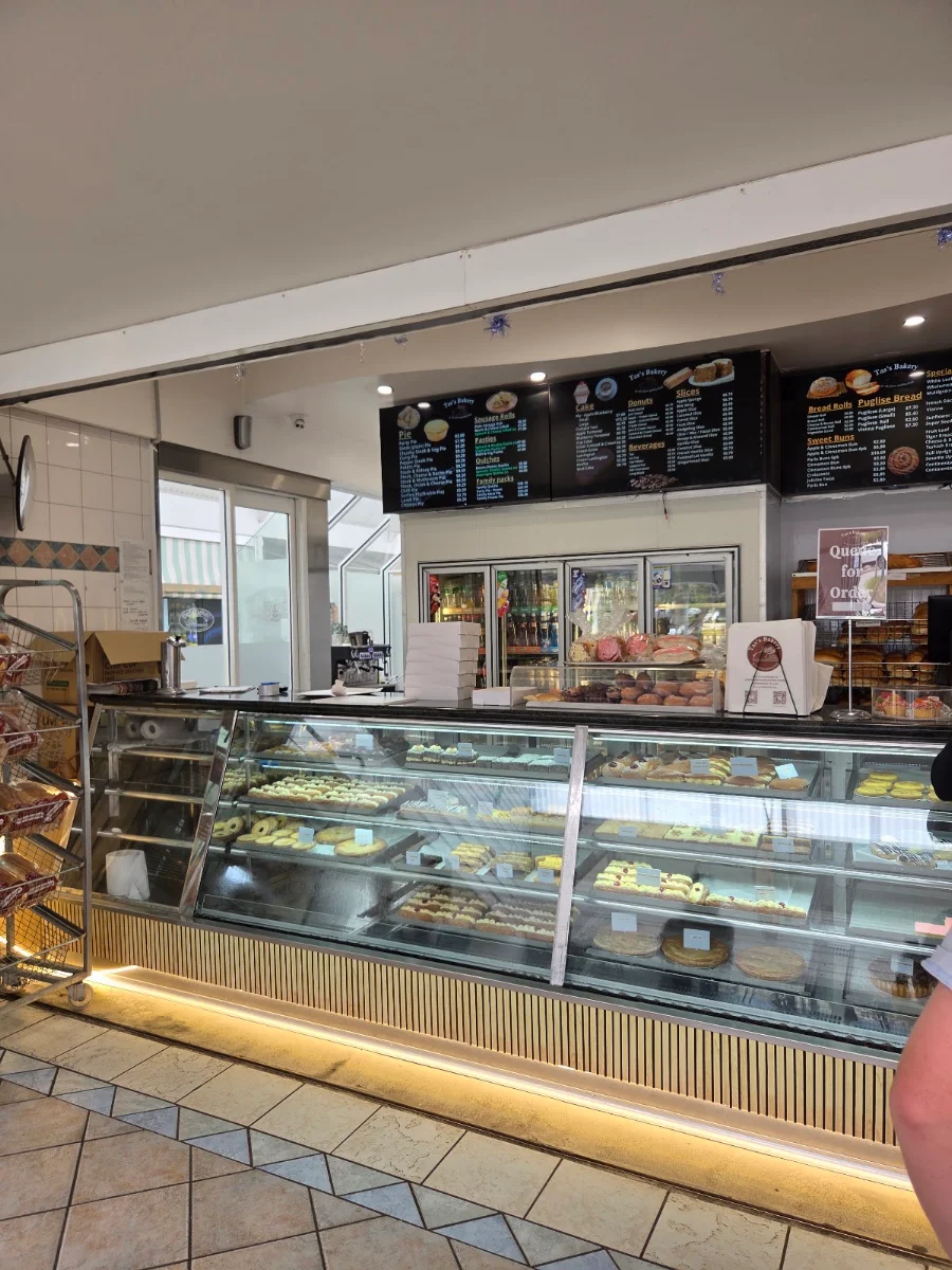 Vibe, Tas's Bakery