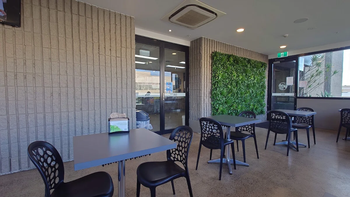 Vibe, Garlo's Bakery Cafe