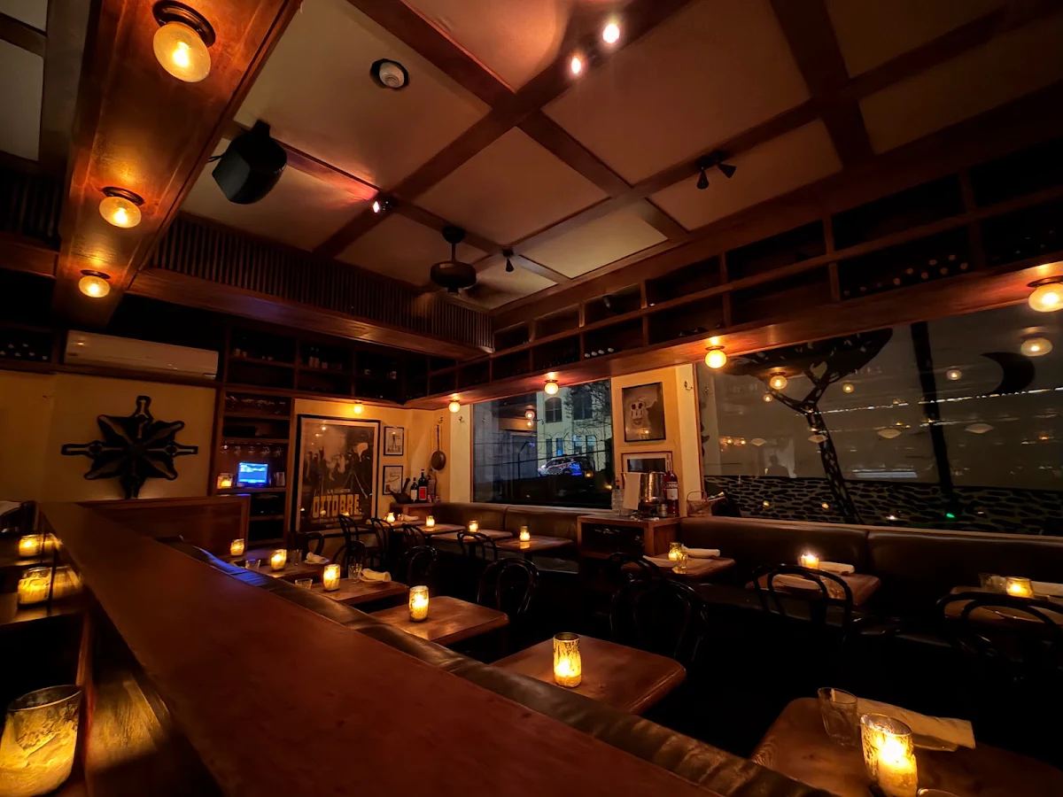 Vibe, Alberto's Lounge
