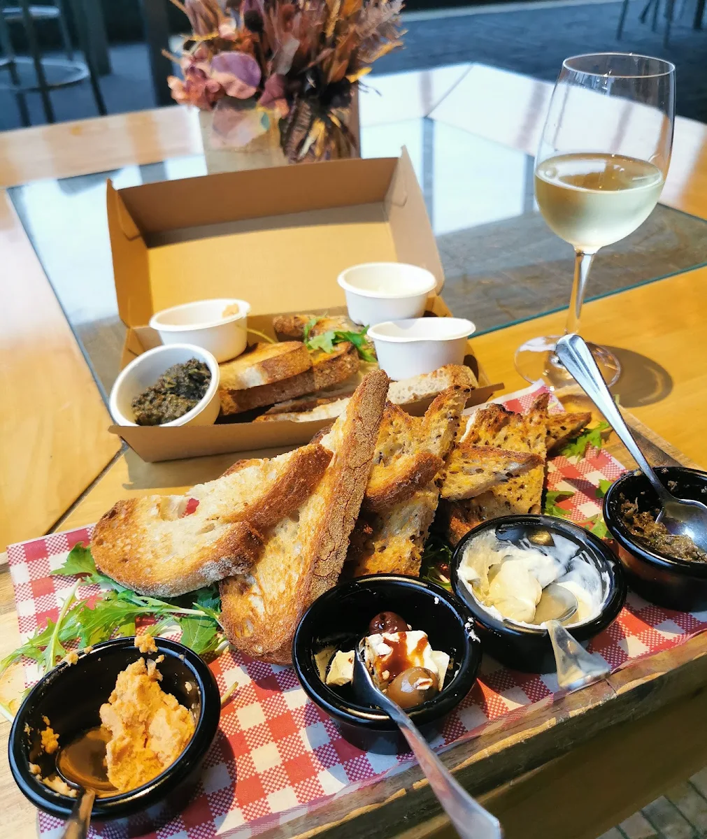 Food & drink, Empire Bar