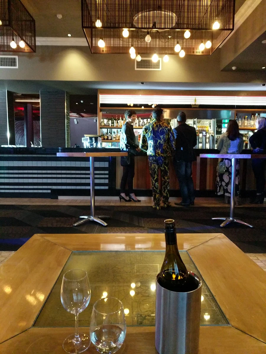 Vibe, Empire Bar
