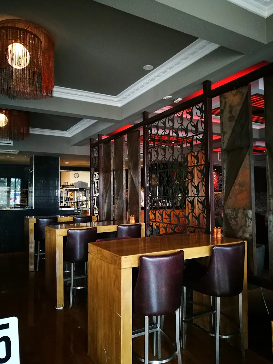 Vibe, Empire Bar
