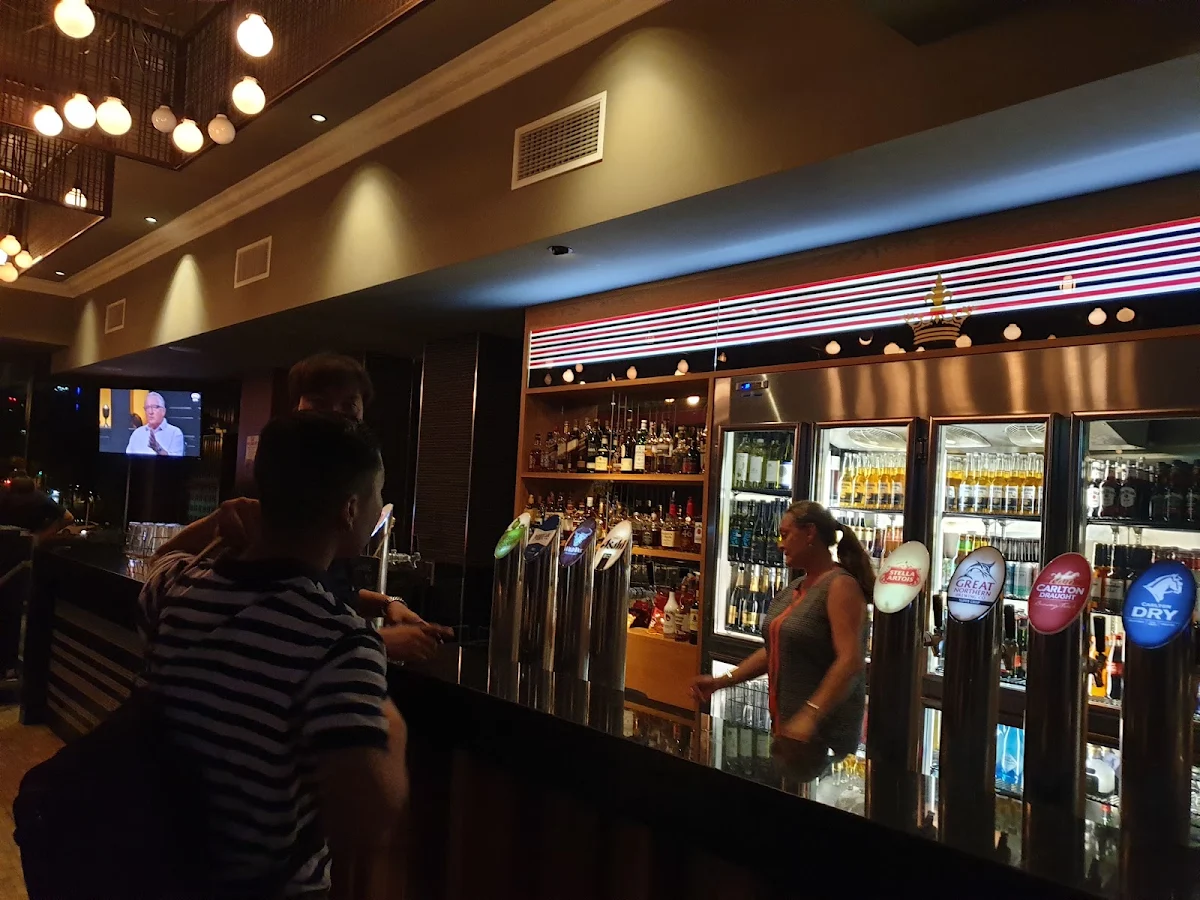 Vibe, Empire Bar