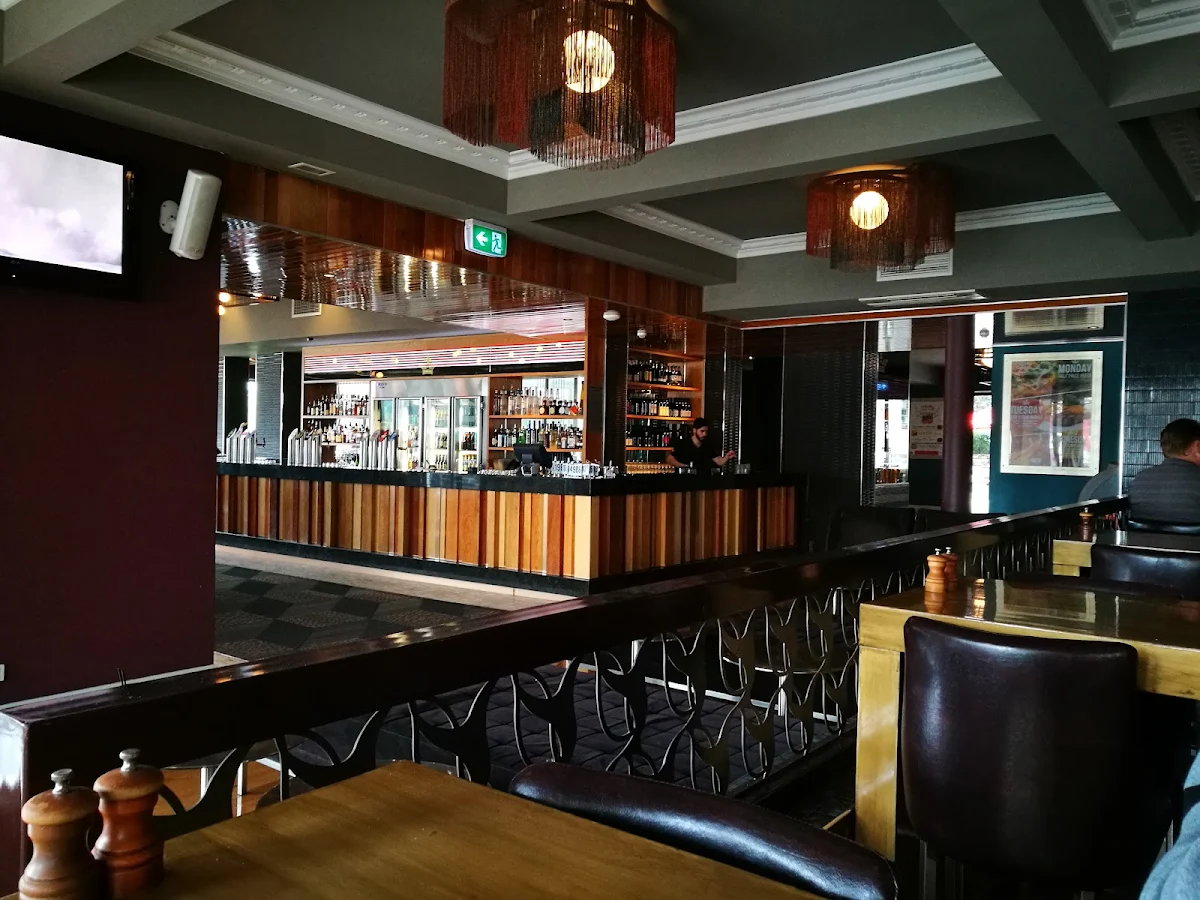 Vibe, Empire Bar