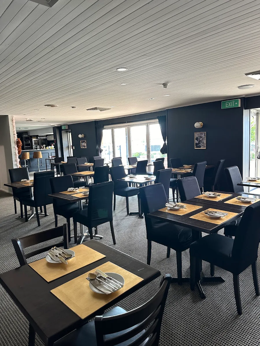 Vibe, Ling Ling Thai Dubbo
