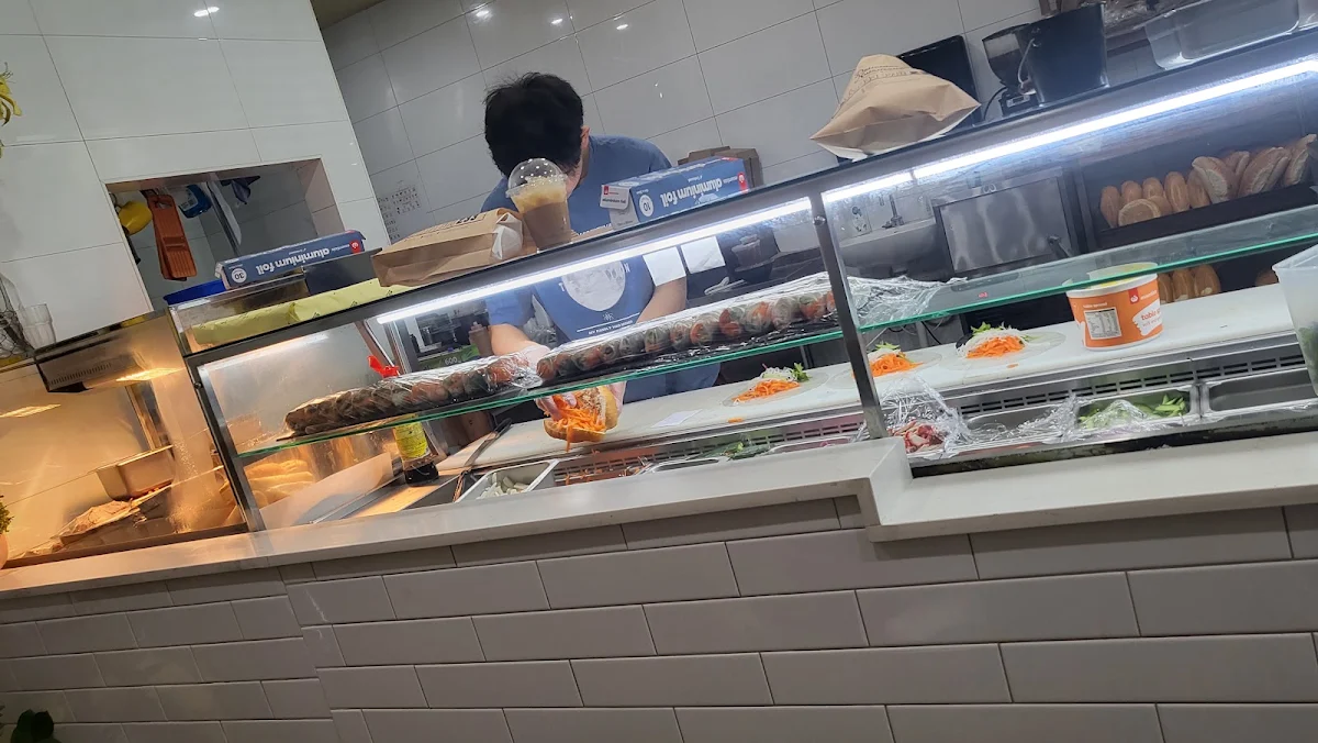Vibe, Banh Mi 233