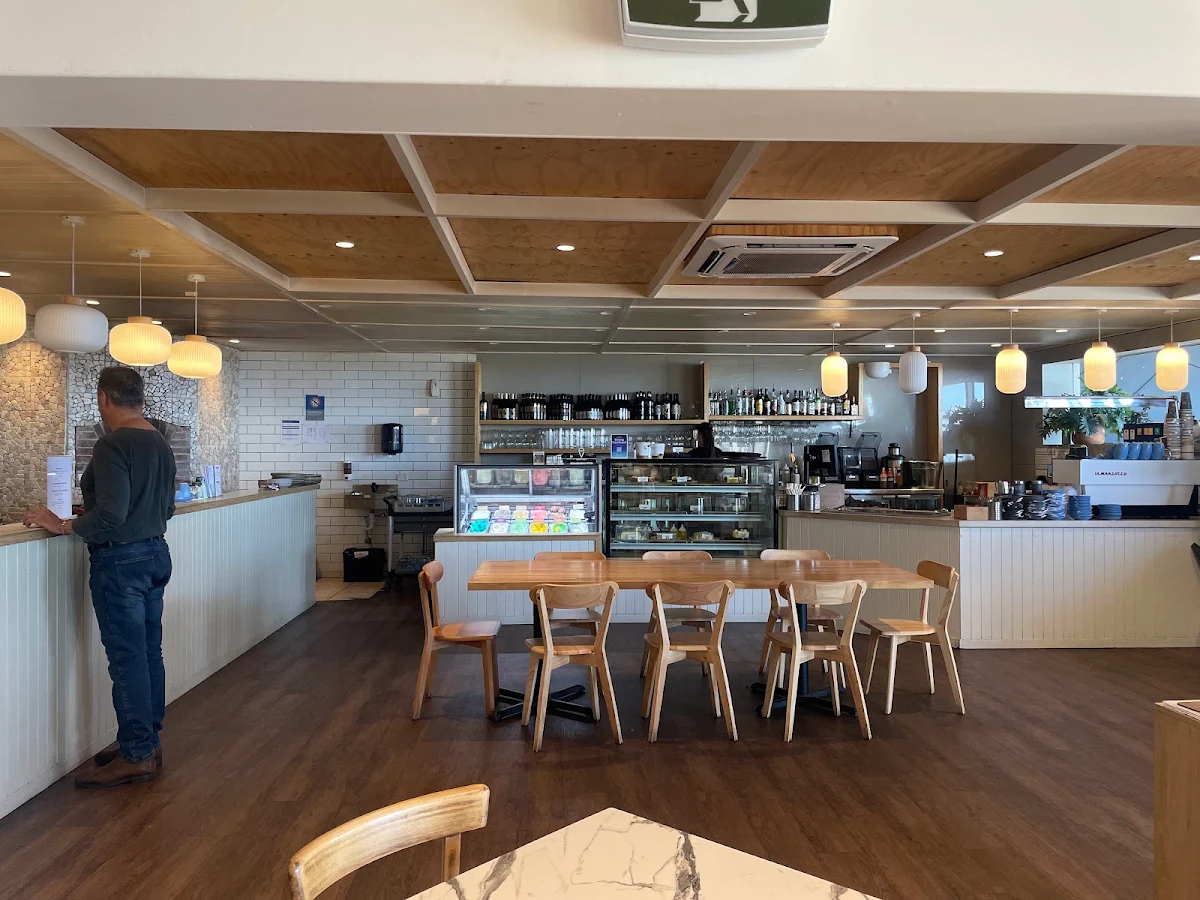 Vibe, Breeze Cafe & Bar