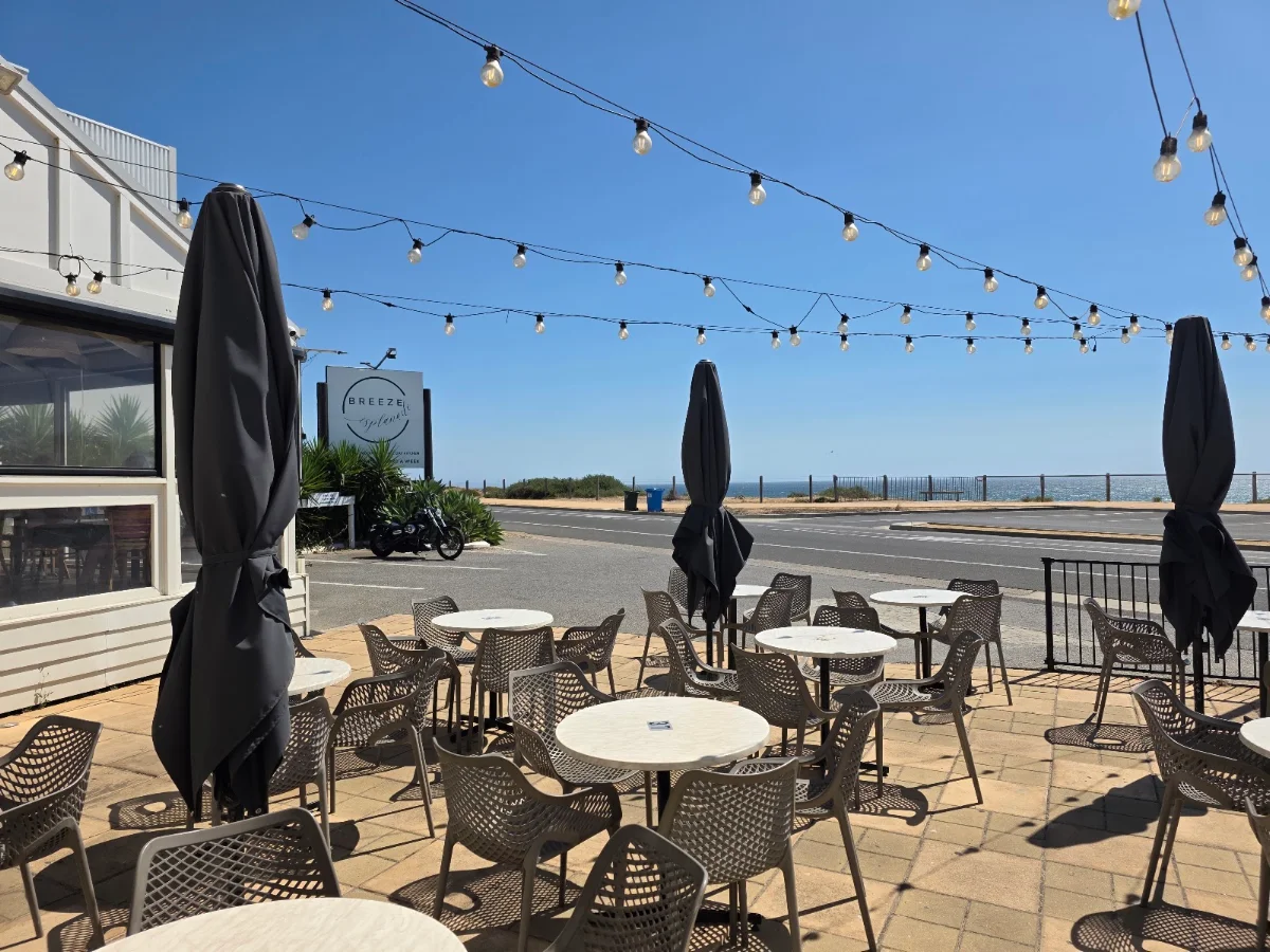 Vibe, Breeze Cafe & Bar