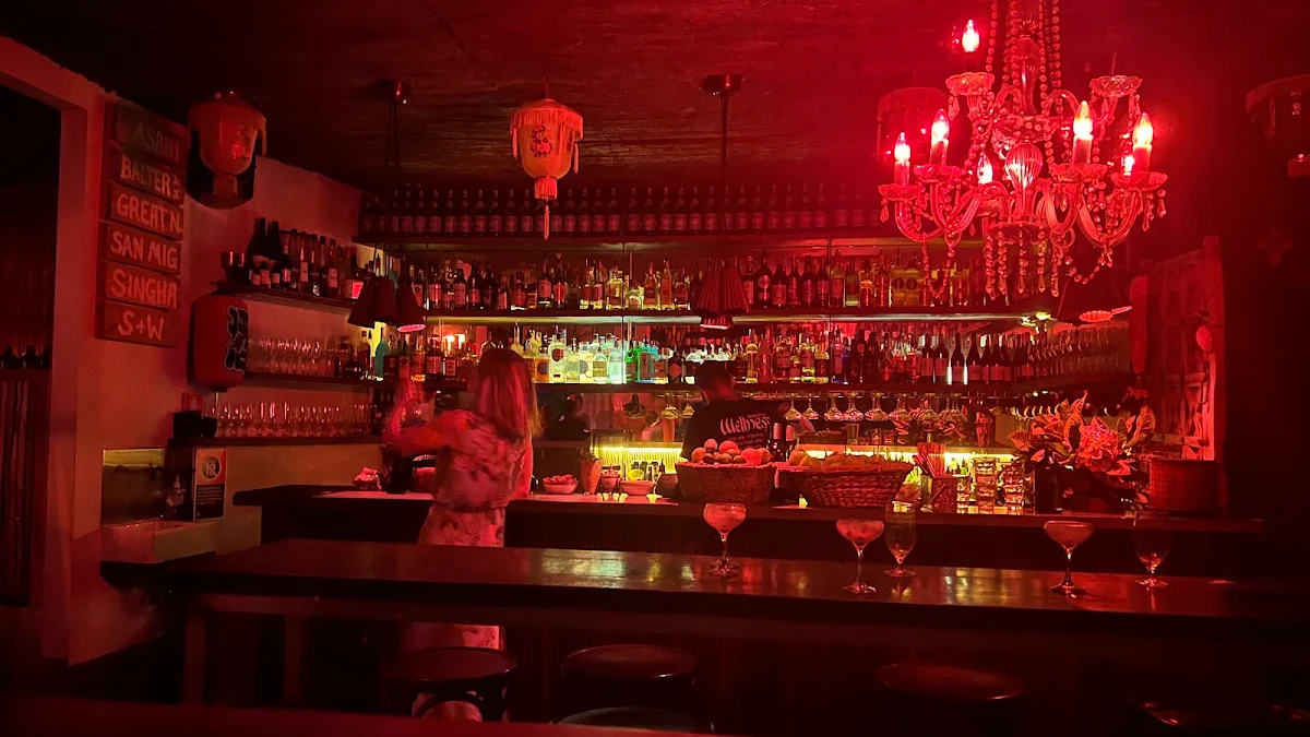 Vibe, Paradiso Restaurant & Bar