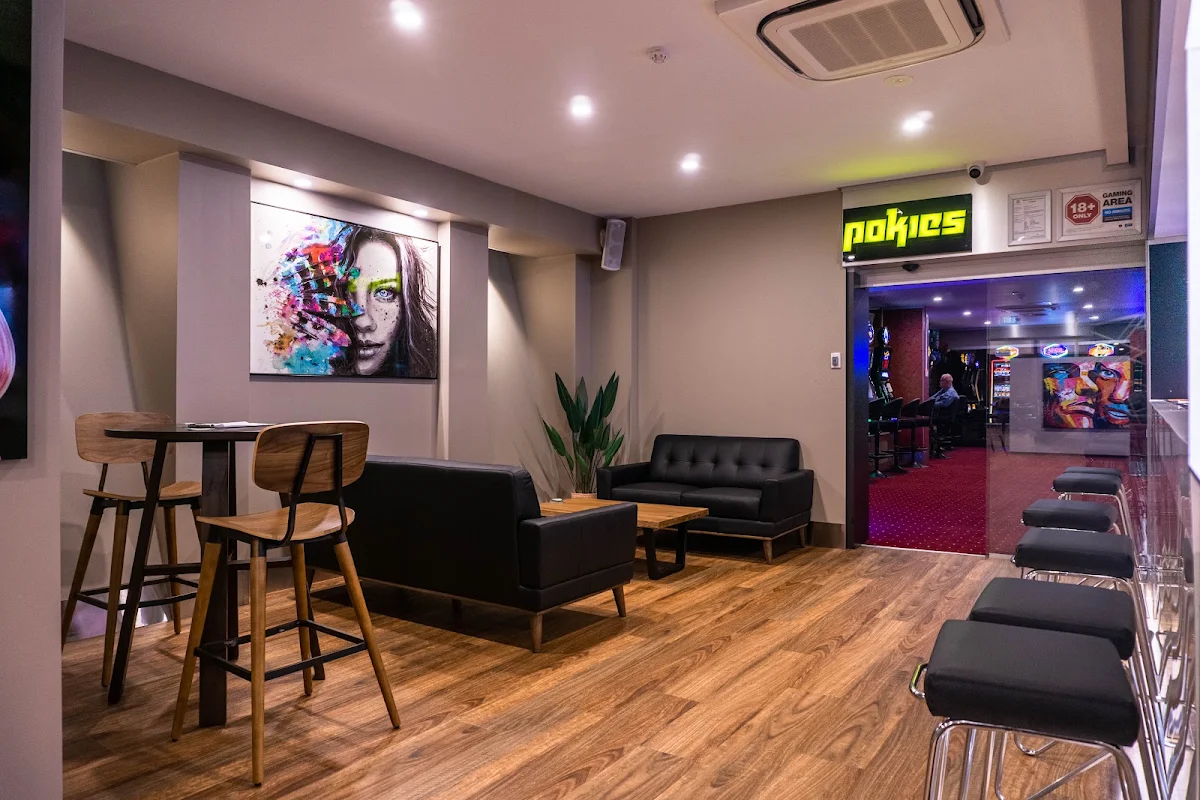 Vibe, Legends Bar