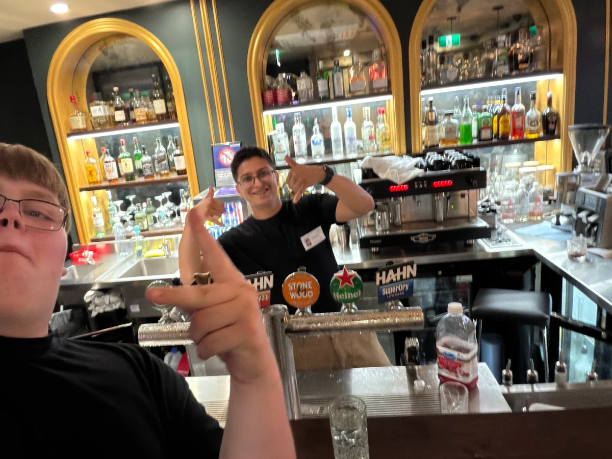 Vibe, Legends Bar