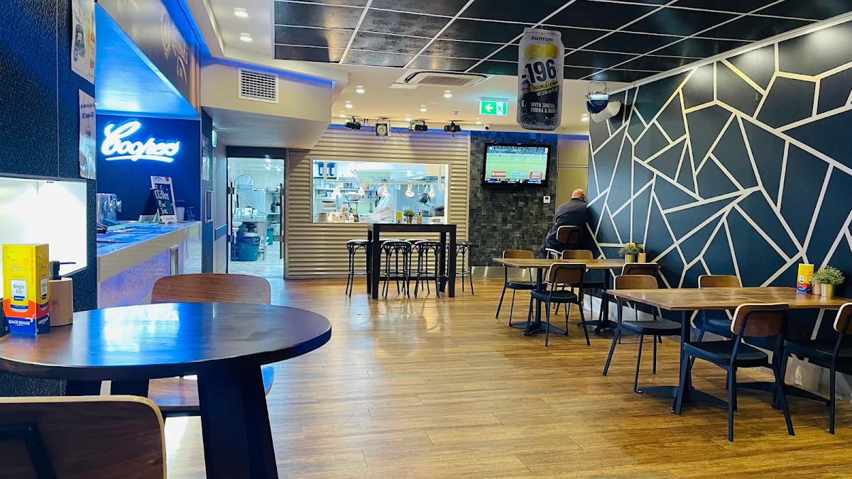 Vibe, Legends Bar