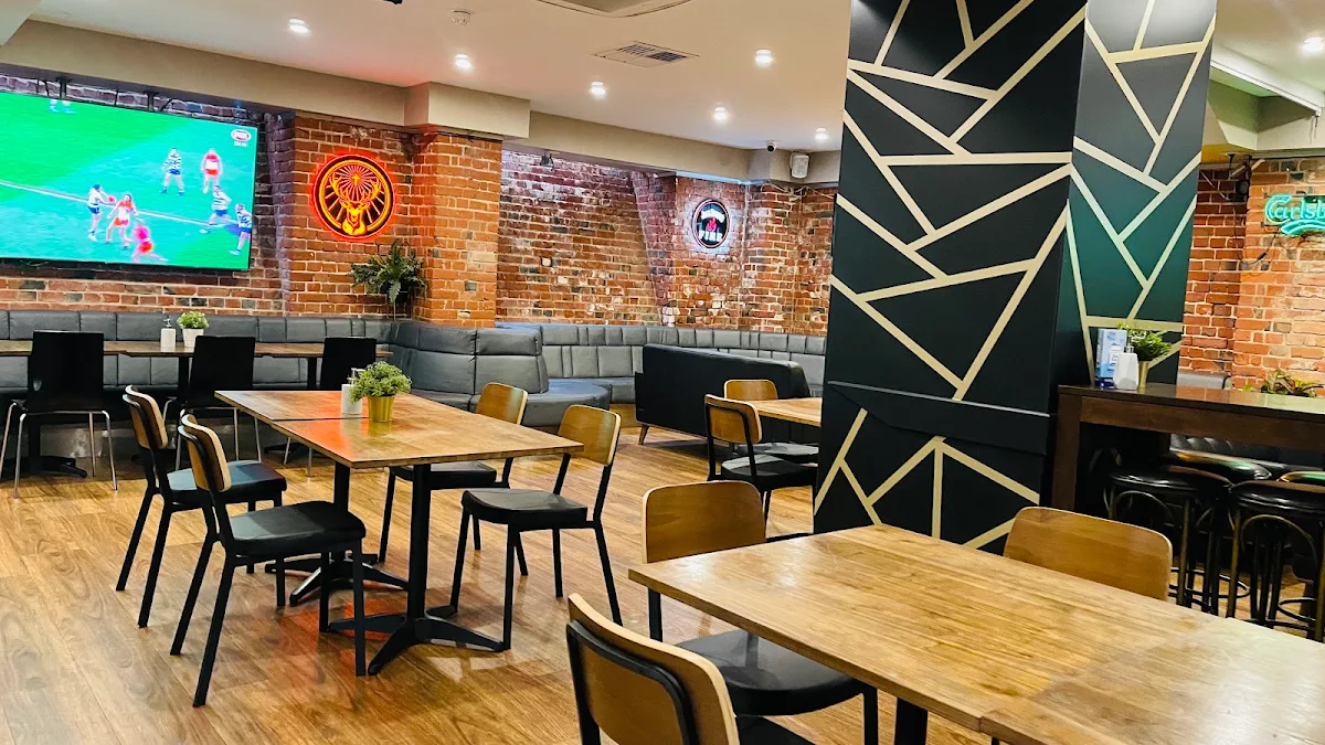Vibe, Legends Bar