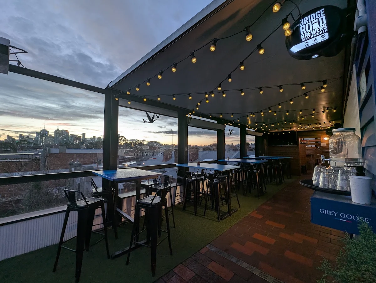 Vibe, Mt View Hotel
