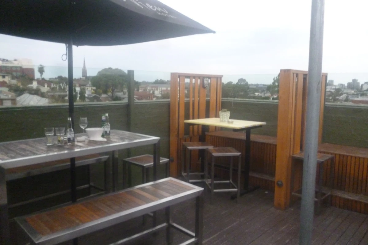 Vibe, Mt View Hotel