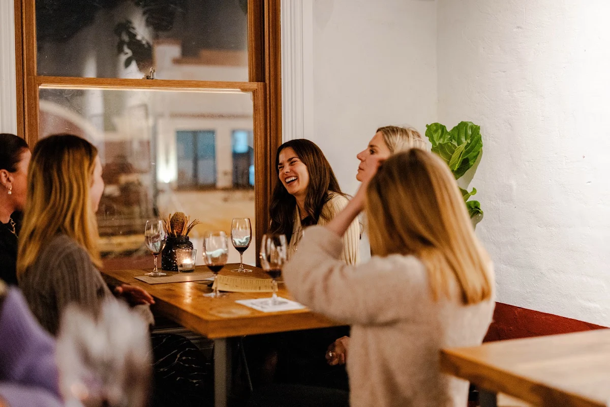 Vibe, Lums Wine Bar