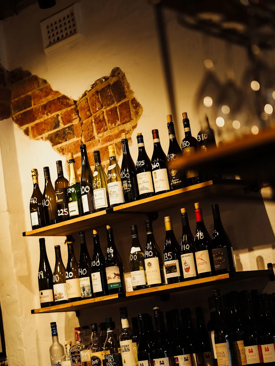 Vibe, Lums Wine Bar