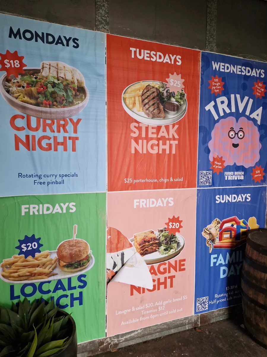 Menu, Moon Dog World