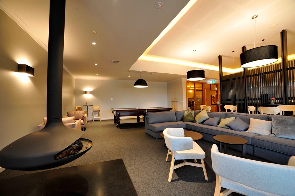 Vibe, Altitude Restaurant + Lounge Bar