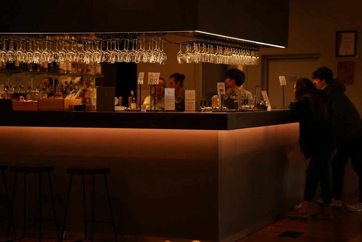 Vibe, Altitude Restaurant + Lounge Bar