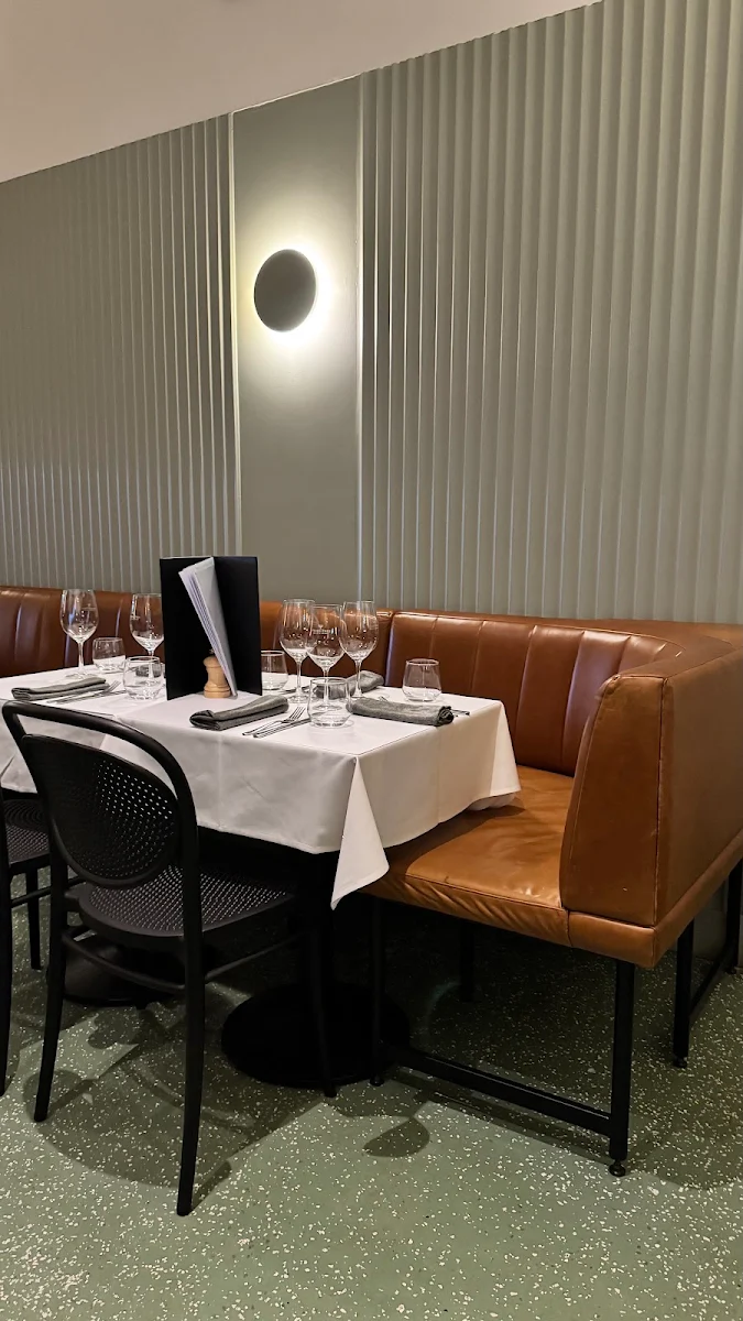 Vibe, Normandy Wine & Grill