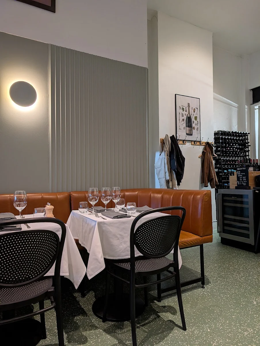 Vibe, Normandy Wine & Grill