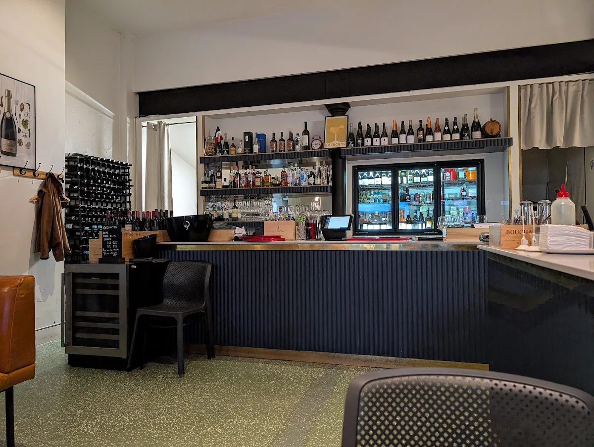Vibe, Normandy Wine & Grill