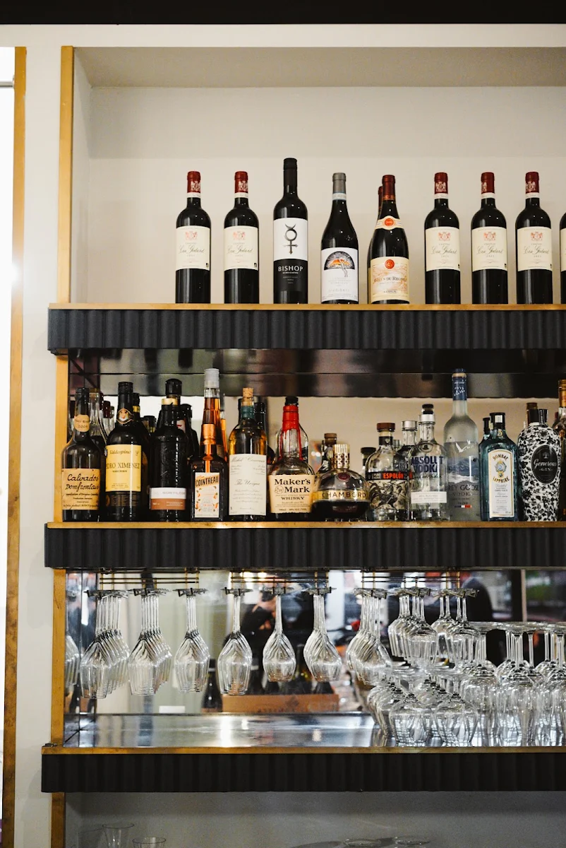Vibe, Normandy Wine & Grill