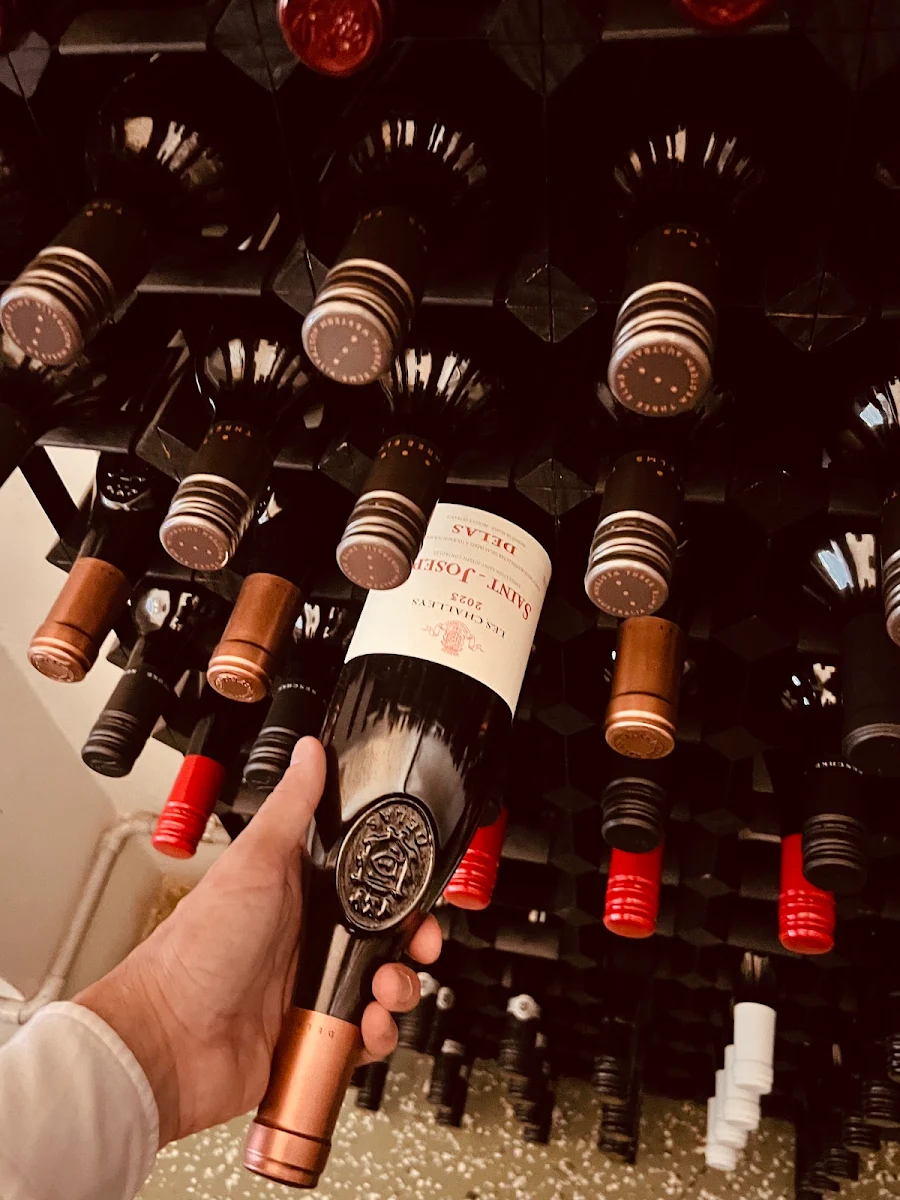 Vibe, Normandy Wine & Grill