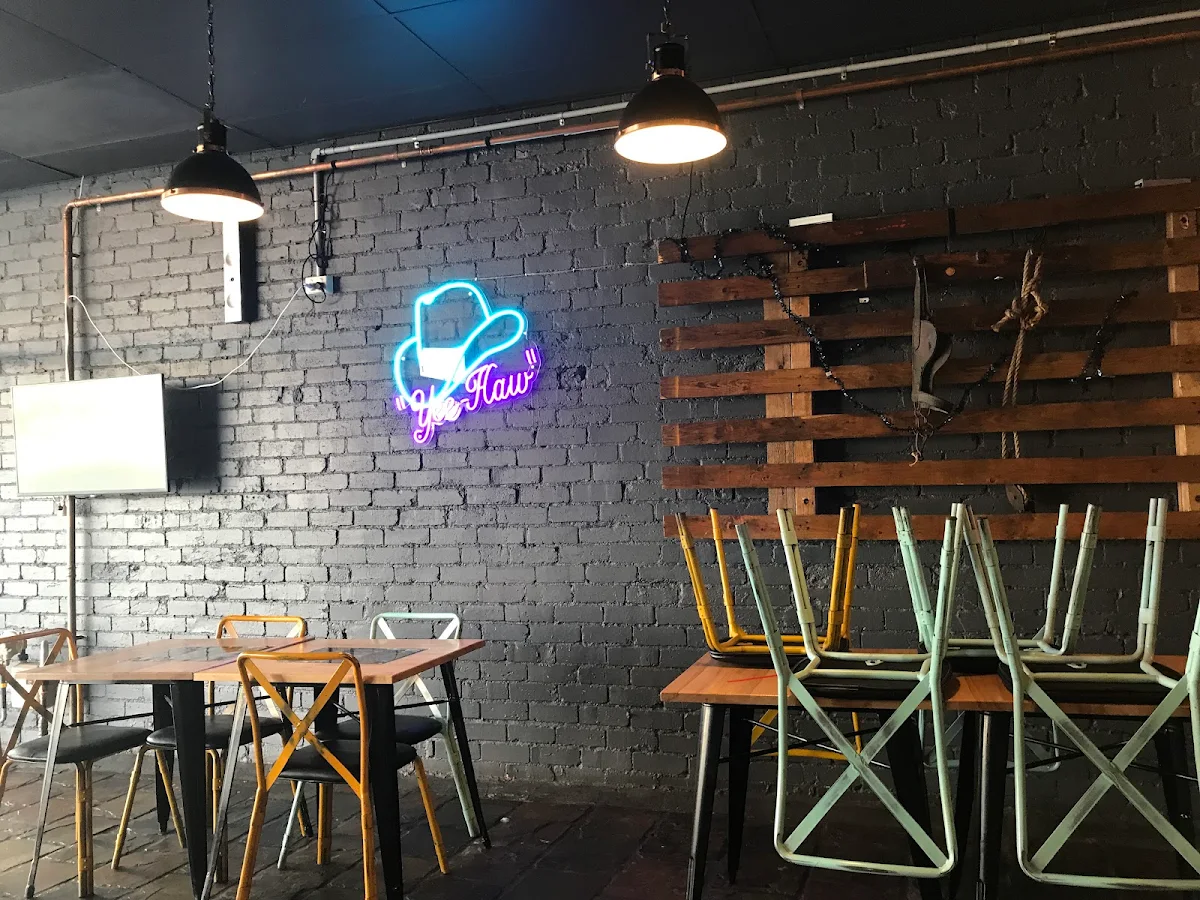 Vibe, Butler's Smokehouse