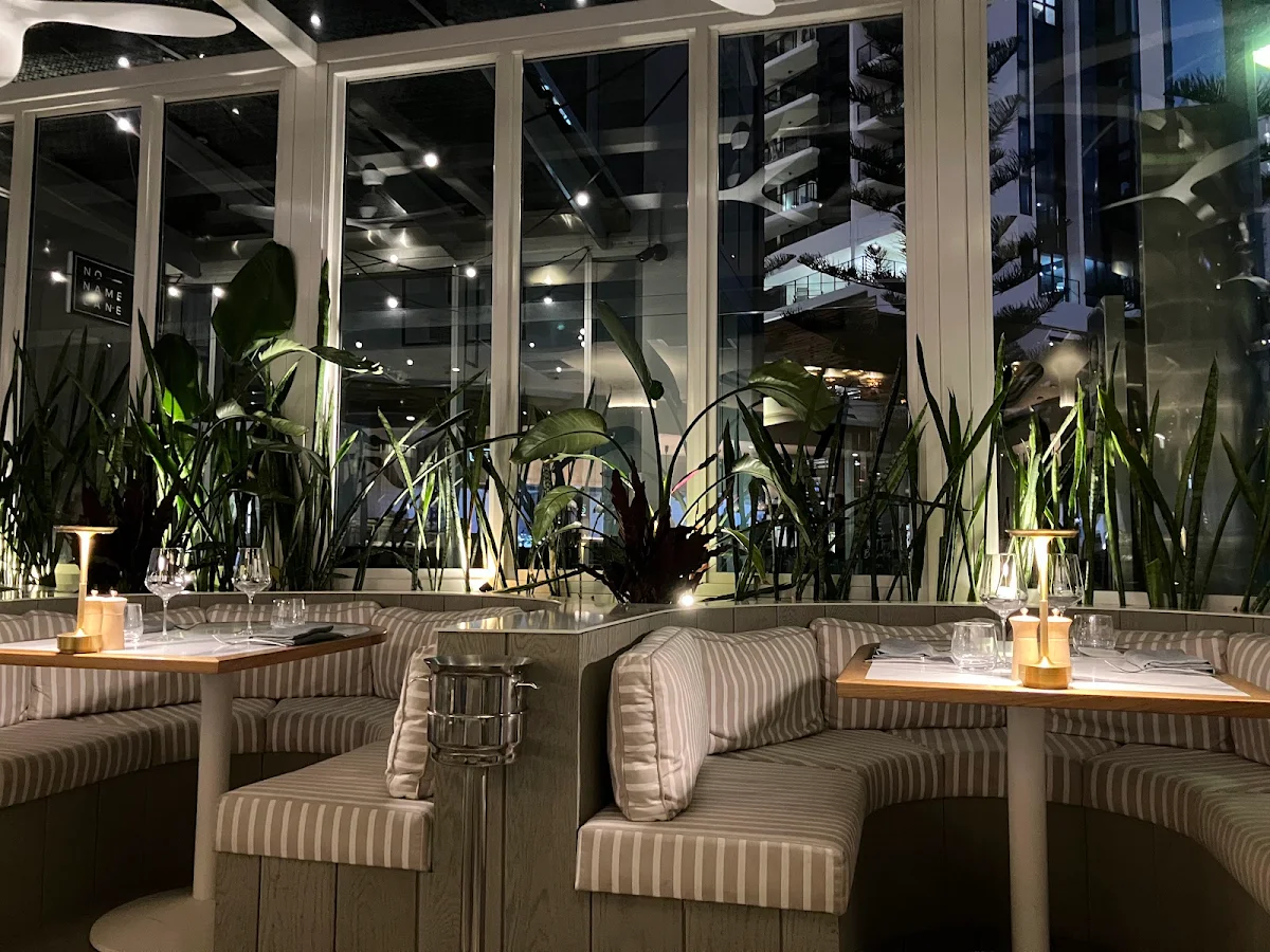 Blowfish Seafood ★ Steak ★ Bar cover