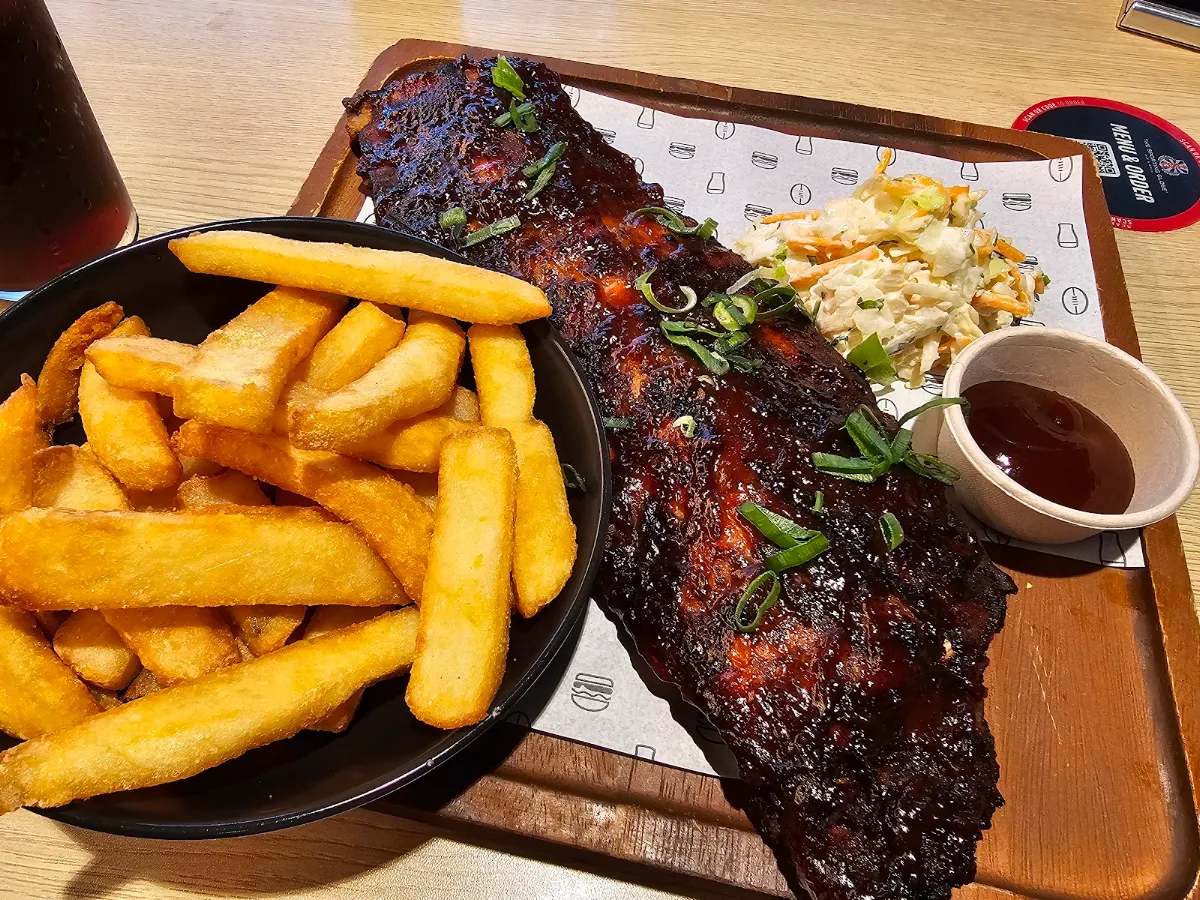 Food & drink, The Sporting Globe x 4 Pines - King Street Wharf