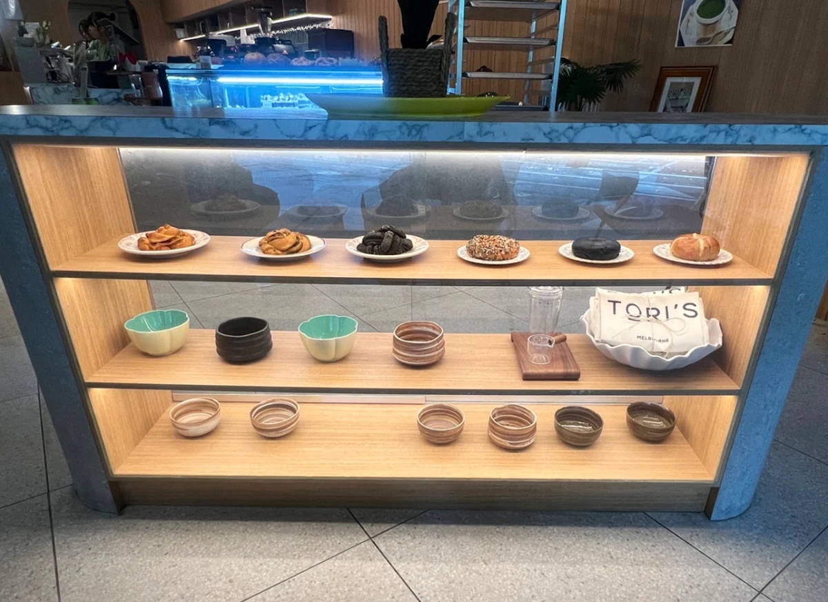 Vibe, Tori’s Exhibition
