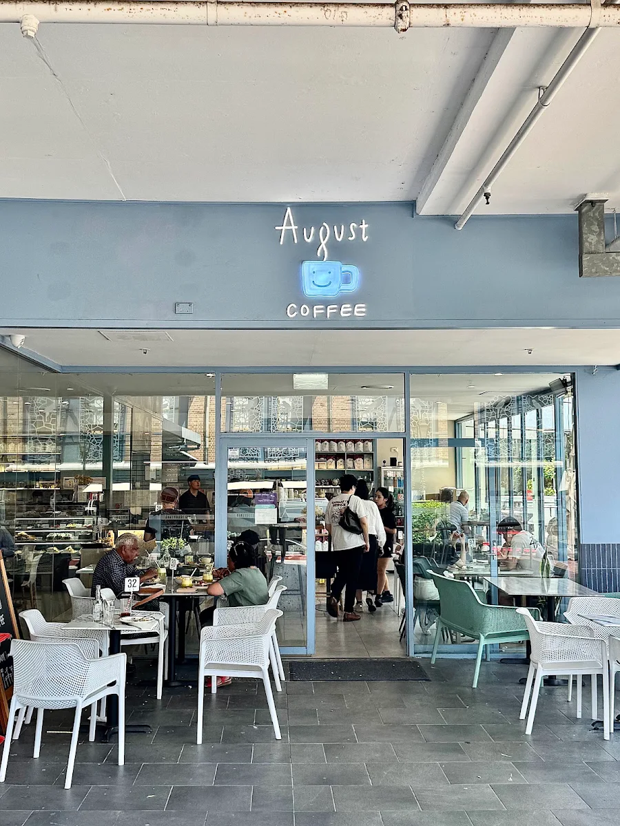 Vibe, August Coffee