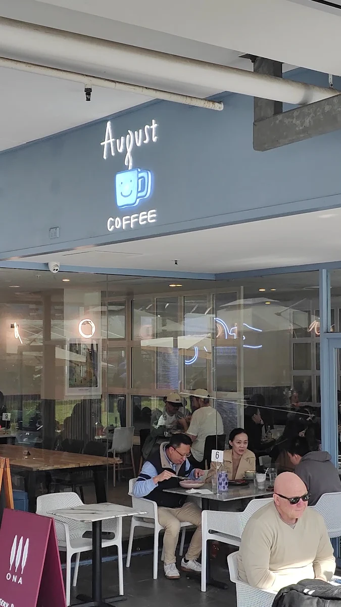 Vibe, August Coffee