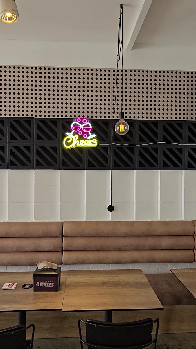 Vibe, 4 Mates Bar & Grill - Mt Lawley
