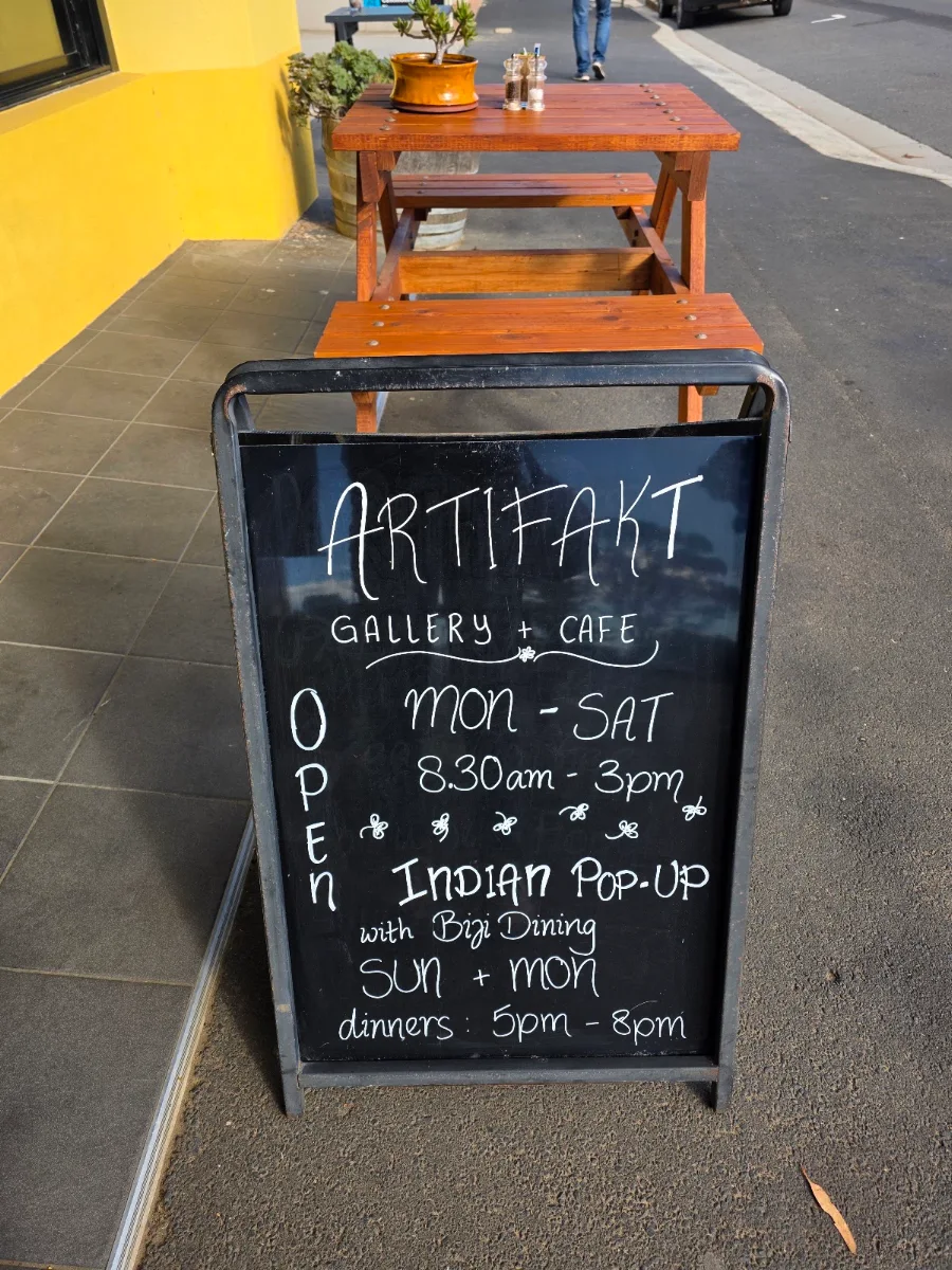 Menu, Artifakt Gallery & Cafe