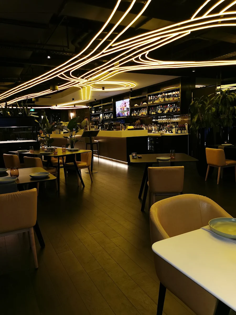 Vibe, MOMAMI Restaurant