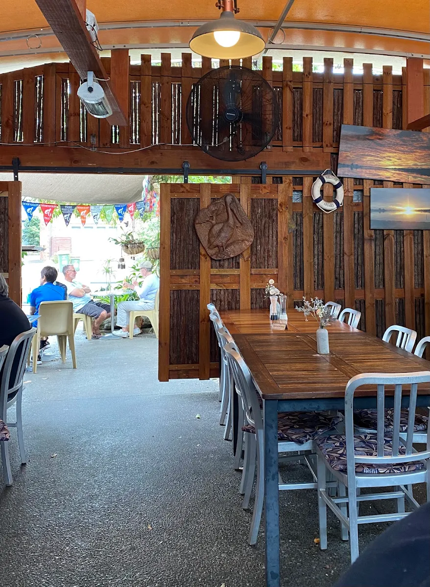Vibe, Pelican Rocks Seafood Restaurant & Cafe