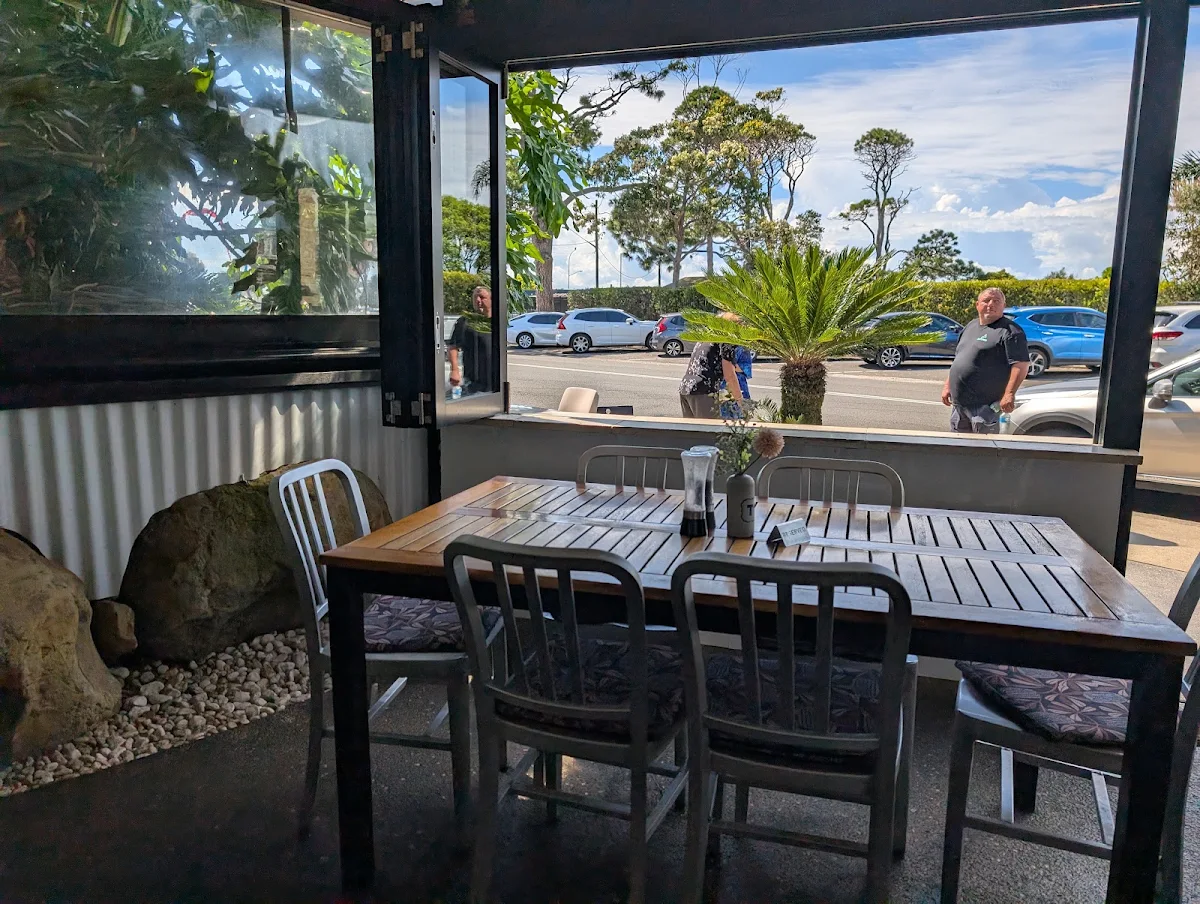 Vibe, Pelican Rocks Seafood Restaurant & Cafe