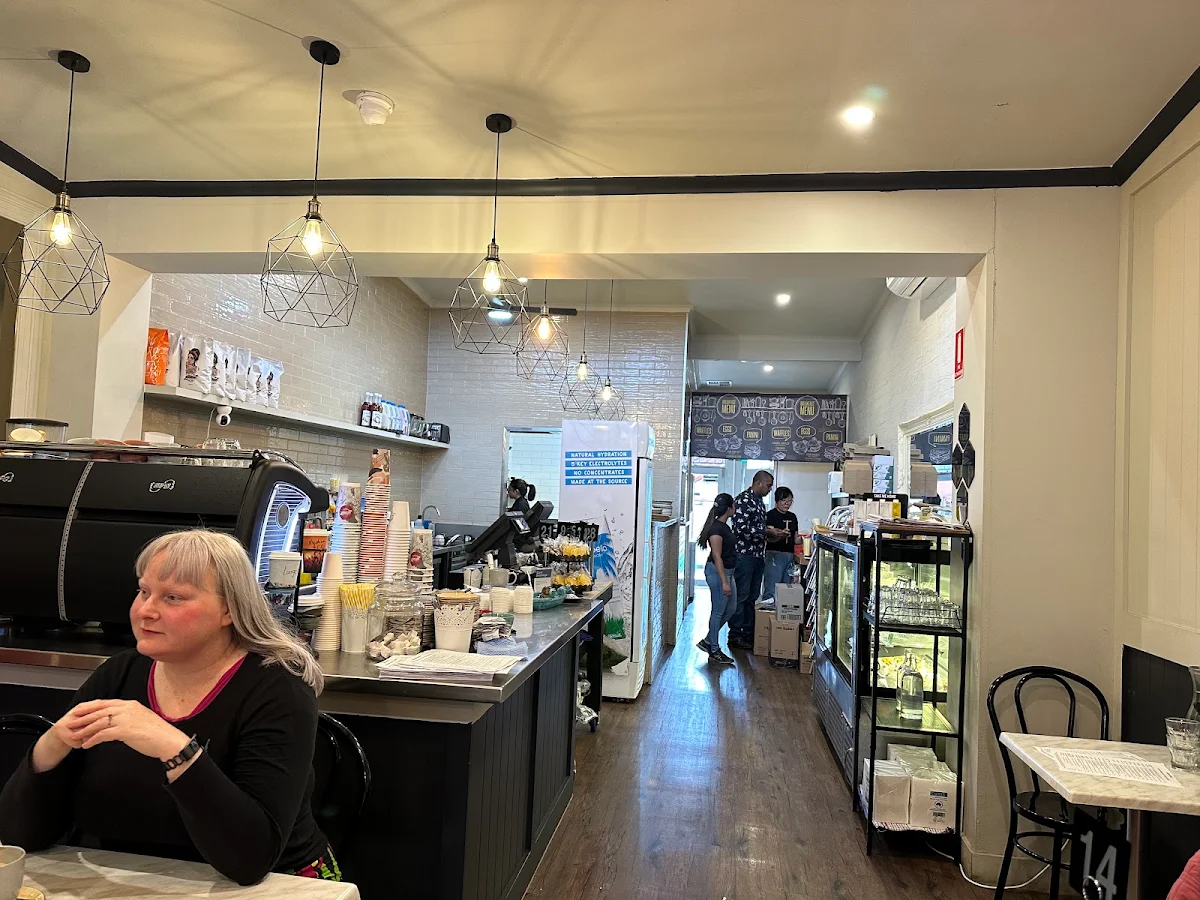 Vibe, SHINE CAFE