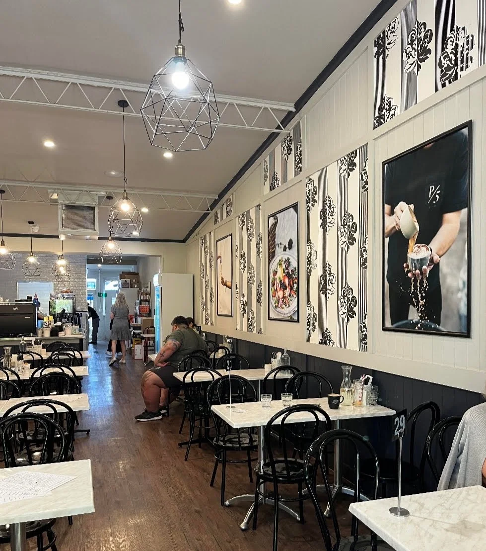 Vibe, SHINE CAFE
