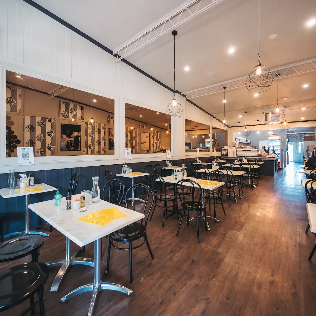 Vibe, SHINE CAFE