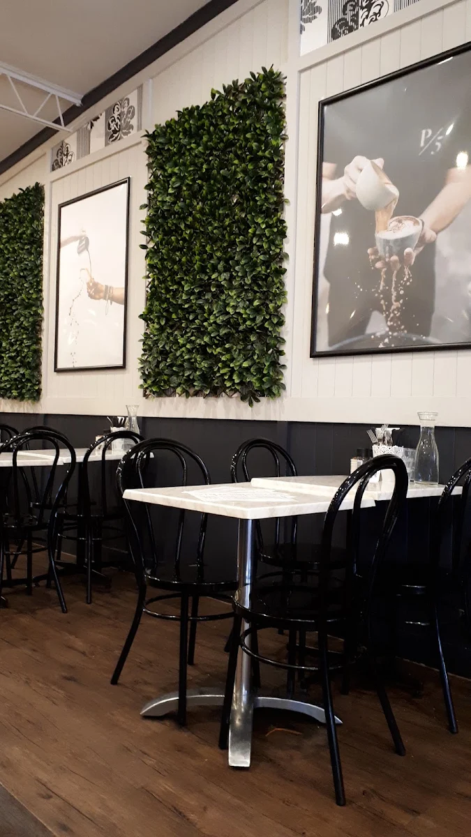 Vibe, SHINE CAFE